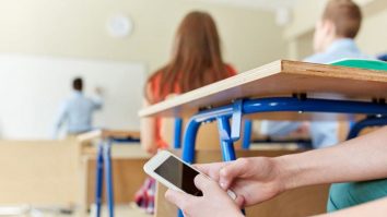 UNESCO a cerut interzicerea telefoanelor în școlile din întreaga lume. Regula a fost deja adoptată în România