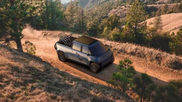 Un start-up a lansat primul pick-up electric. Telo are dimensiunea unui Mini Cooper și poate fi încarcată în doar 20 de minute