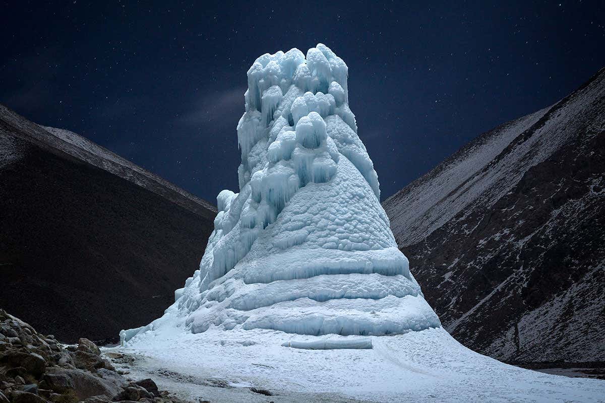 Schimbările climatice: Locuitorii din Ladakh construiesc turnuri de gheață de 30 de metri