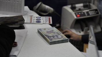 Băncile din România au decis să nu majoreze comisioanele pentru plăți cash