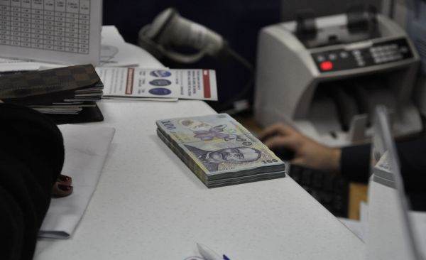 Băncile din România au decis să nu majoreze comisioanele pentru plăți cash