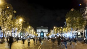 Luminiţele de Crăciun de pe Champs-Elysées se aprind duminică