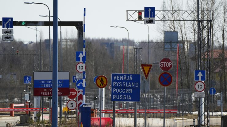 Tensiuni la frontiera dintre Rusia și Finlanda. Moscova e acuzată de „instrumentalizarea ruşinoasă” a migranţilor