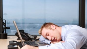 Tu cum stai cu somnul? Topul celor mai neobișnuite locuri unde adorm oamenii