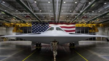 Noul bombardier invizibil B-21 „Raider” al SUA a efectuat primul zbor. Este capabil să transporte încărcătură nucleară chiar și fără echipaj la bord