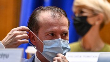 Cum se apără fostul premier Florin Cîţu în dosarul vaccinurilor
