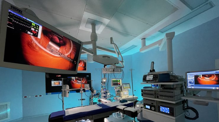 Performanță și progres în chirurgia cardiovasculară minim invazivă la SANADOR. Un an de la inaugurarea primului bloc operator complet digitalizat din România