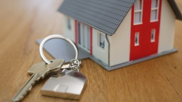 România este pe primul loc în Europa la numărul de persoane care au cel puțin o locuință, mult peste media europeană