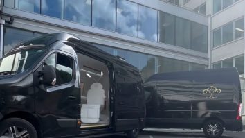 VIDEO. Richard Devine, medicul care îți aduce spitalul într-o dubiță. Ce tratamente poți primi în „clinica ambulantă”