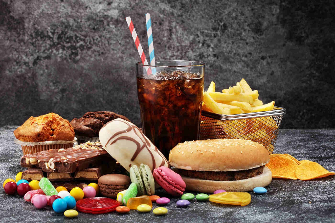 STUDIU. Consumul alimentelor ultraprocesate crește riscul de diabetul, bolile de inimă și cancer