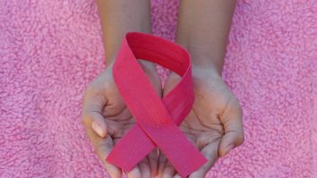 Trăiești într-o lume a curajului. „Feminitatea după cancer” este primul program din România dedicat femeilor care vor să-și transforme lupta într-o victorie