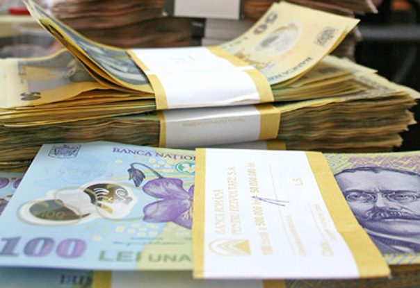 Guvernul interzice prin OUG creșterile salariale la bugetari decise de șefii instituților de stat. Măririle vor putea fi făcute doar prin lege