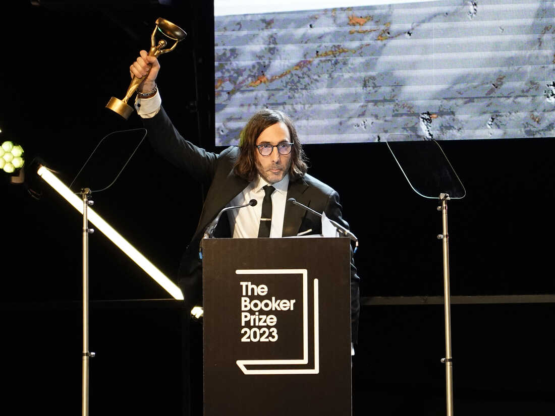 Paul Lynch câștigă Premiul Booker 2023 cu romanul „Prophet Song”. Povestea a fost inspirată de războiul sirian