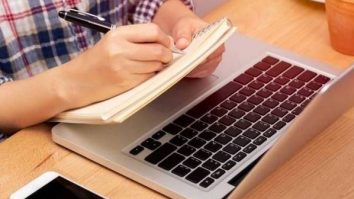 N-ai tabletă, n-ai parte. Competențele digitale ar putea fi implementate încă din învățământul primar