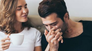 Cum eviți o ceartă în cuplu? Cercetătorii au descoperit ce fac bărbații pentru a avea liniște cu partenera
