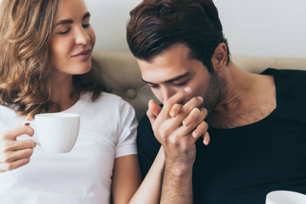 Cum eviți o ceartă în cuplu? Cercetătorii au descoperit ce fac bărbații pentru a avea liniște cu partenera