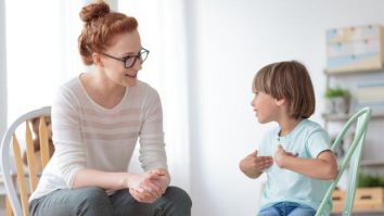 Studiu. Jumătate dintre copiii români nu sunt implicați când se iau decizii. Psiholog: Copilul este transformat într-un confident