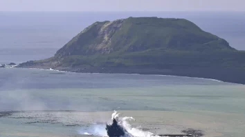 FOTO. O erupție vulcanică în largul Japoniei a creat cea mai o nouă insulă din lume. Experții spun că nu va rezista mult timp