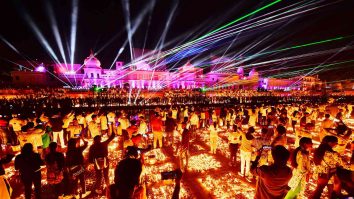Un templu umblă cu lumânarea după record. Festivalul Luminilor începe azi în India