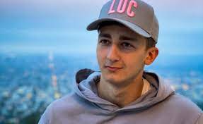 Brandom Baum, cel mai cunoscut artist de arte vizuale din Marea Britanie te învață cum să ajungi viral. Câți fani a strâns acesta pe canalul său de Youtube