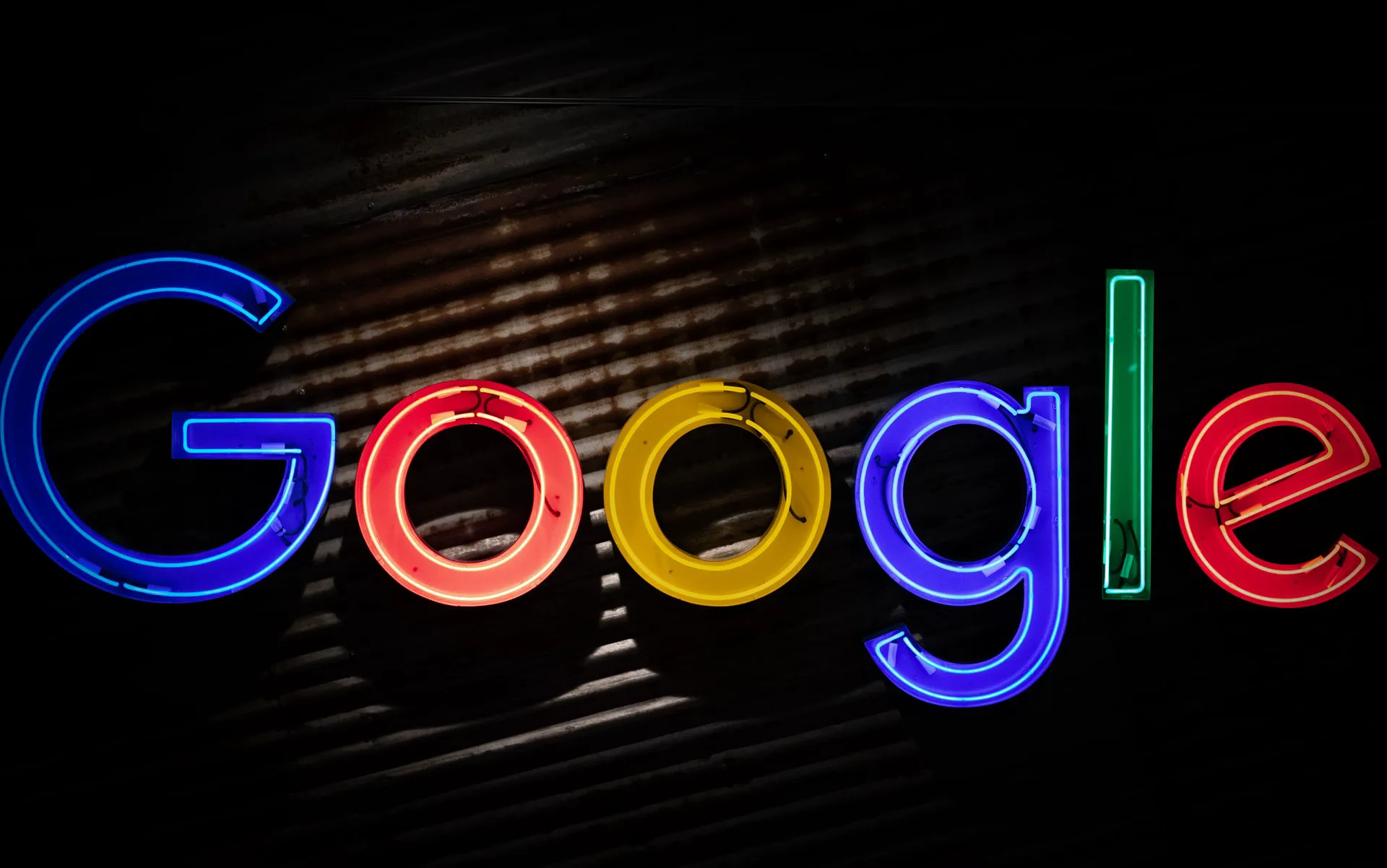 Google investește miliarde în servicii. Play Store, Google Search şi Google Assistant vor fi configurate Samsung