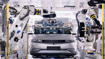 Hyundai dezvăluie fabrica în care oamenii și roboții lucrează cot la cot. Clădirea dispune de o pistă de 618 metri pe acoperiș