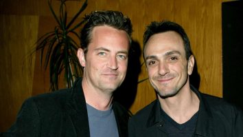 Hank Azaria, primele declarații după moartea lui Matthew Perry: „Voi face tot ce pot pentru a continua misiunea lui, de a răspândi cuvântul de recuperare și de a ajuta oamenii”
