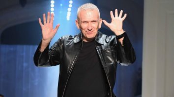 FOTO. Jean Paul Gaultier, ridiculizat pentru o colecție de ținute „nud, cu tatuaje”. Cum arată piesele vestimentare care dau iluzia că ești complet goală