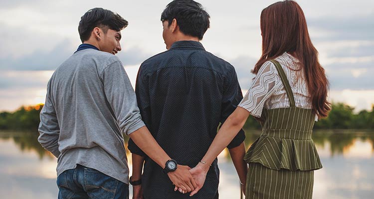 50% dintre femeile participante la un studiu spun că au un partener de rezervă. Bogdan Morar, sexolog și psihoterapeut: „Vedem nevoia de a evita teama de abandon”