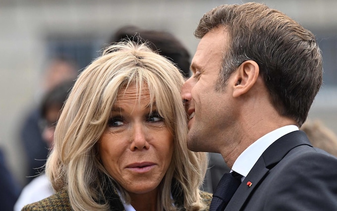 Brigitte Macron A A Teptat 10 Ani S Se C S Toreasc Cu Pre Edintele   Macron 