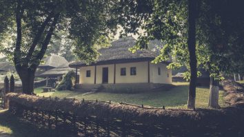 Pe 8 noiembrie sărbătorești Ziua mondială a urbanismului. Muzeul Național al Satului „Dimitri Gusti” ocupă pe primul loc la arhitectură