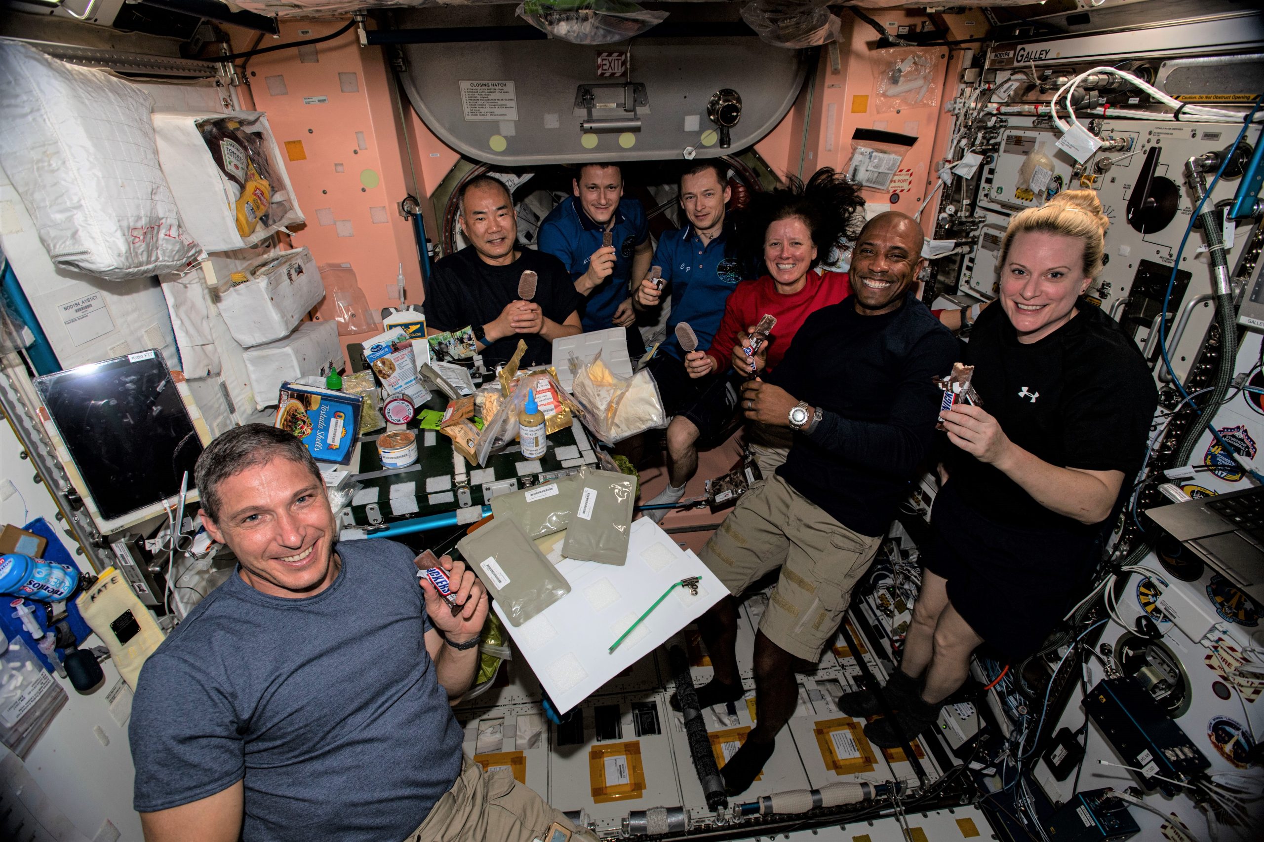 Ziua Recunoștinței a ajuns și în spațiu. Ce au mâncat astronauții de la NASA