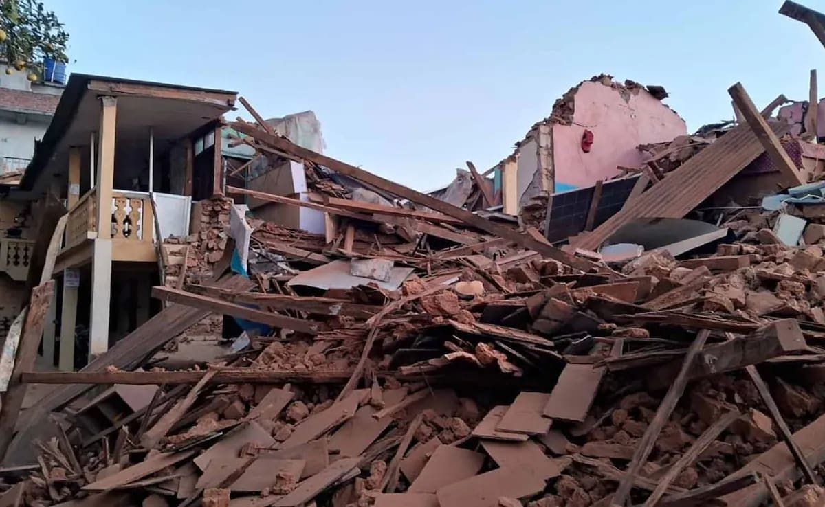 Un cutremur de 6,4 grade de scara Richter a lovit Nepalul. Peste 100 de persoane au murit