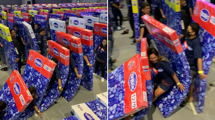 Cel mai mare record domino uman a fost doborât de 2.355 de persoane, în Filipine