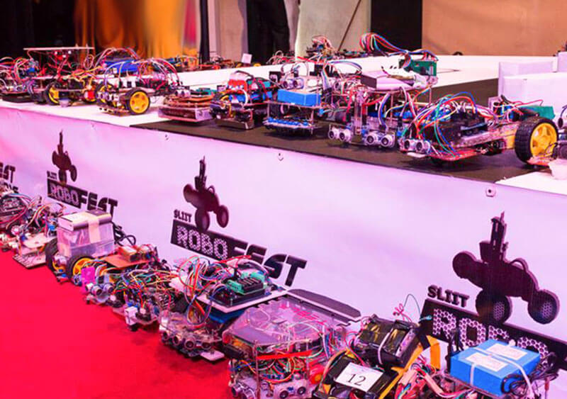 Peste 230 de echipe și participanți din 19 țări merg la RoboFest. Organizator: „Toți roboții din competiția noastră sunt autonomi, în ideea în care își iau singuri deciziile”