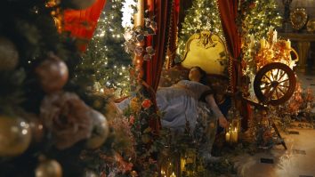 Palatul Blenheim din Marea Britanie spune povestea Frumoasei Adormite. Peste 300.000 de vizitatori sunt așteptați să vadă spectacolul grandios cu lumini de Crăciun