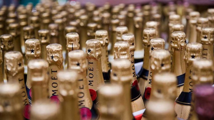 Urmărire ca-n filme în Franța. Ofițerii au căutat hoții care au furat două camioane cu șampanie în valoare de 600.000 de euro