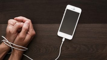 Cât îmi dai ca să te las fără telefon? Excursia fără smartphone este oferta anului 2024