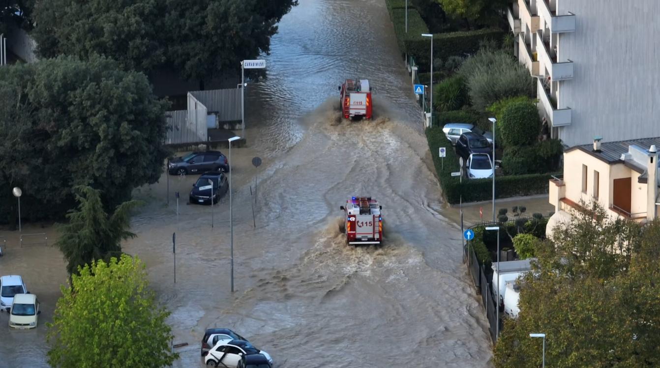 Cea mai mare ploaie din ultimii 100 de ani. Furtuna face ravagii în Toscana. Au fost confirmate 5 decese