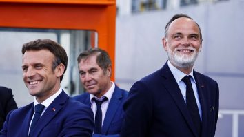 Ai râs destul de politicieni, e timpul să râzi și de glumele lor. Francezii l-au desemnat în acest an pe Edouard Philippe drept cel mai amuzant om politic