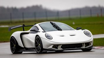 VIDEO. Rhino RR01, primul supercar lituanian din lume. Cât valorează o astfel de mașină