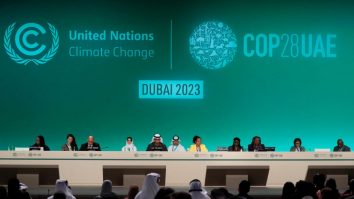 Acord istoric la COP28: Guvernele au convenit pentru prima dată să facă tranziția de la combustibilii fosili