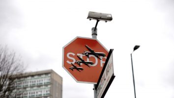 VIDEO. O opera de artă a lui Banksy a fost furată la mai puțin de o oră după dezvăluire în sudul Londrei