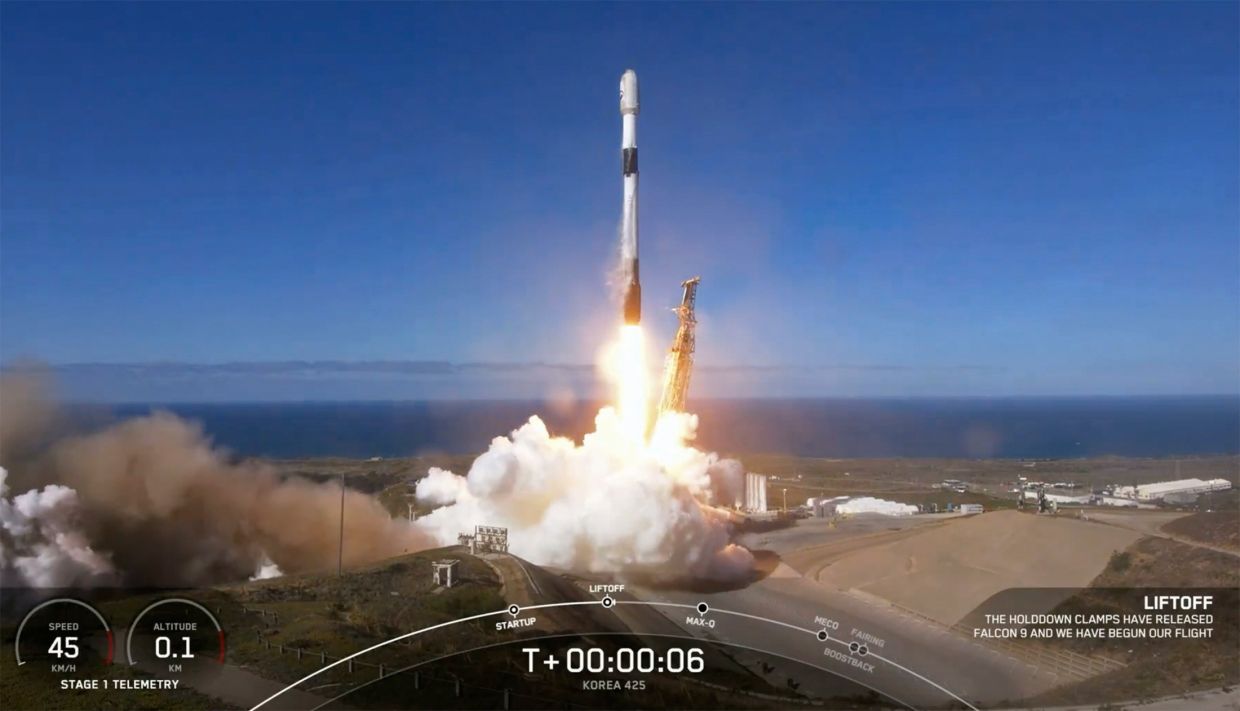 O rachetă SpaceX a lansat cu succes primul satelit de spionaj al Coreei de Sud