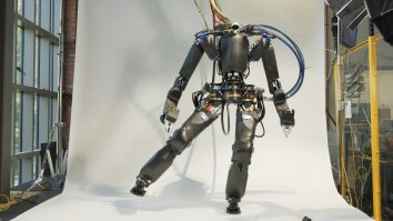 VIDEO. IHMC & Boardwalk Robotics o prezintă pe Nadia, robotul umanoid care are abilități de luptă