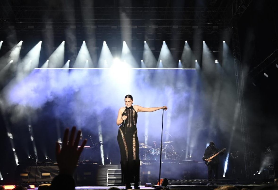 FOTO. Jessie J a făcut show la Timișoara. 20.000 de spectatori au umplut Piața Unirii