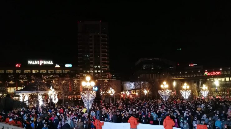 România stabileşte un nou record mondial la colindat. Peste 3700 de oameni s-au strâns la Iaşi pentru a cânta „O, ce veste minunată”