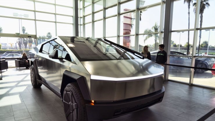 VIDEO. Primele Cybertruck Tesla au fost livrate. Ce trebuie să știi despre noua mașină lansată de Musk
