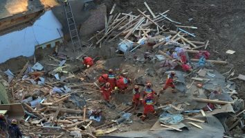 Un cutremur cu magnitudinea de 6,2 grade a lovit nord-vestul Chinei. Cel puțin 118 persoane au murit