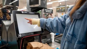 Bogații fură din magazine, arată un sondaj nou